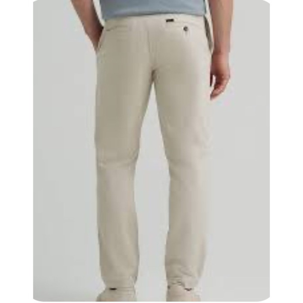 Lee Extreme Comfort Men Khaki Pants 42x30 Tan Gray Stretch Chino Flat Front EUC